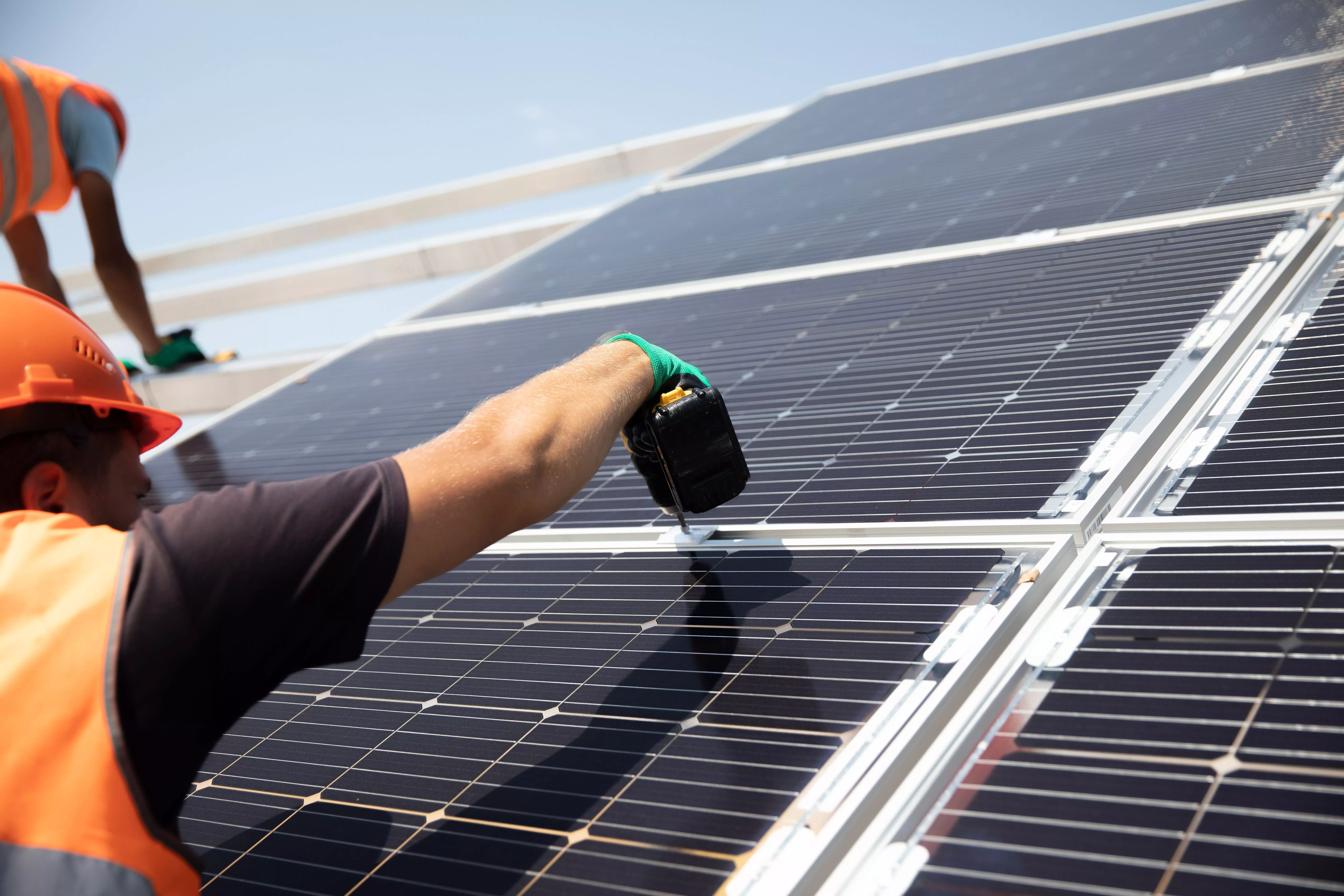 Применяем {{новейшие достижения}}<br> {{солнечной энергетики}}